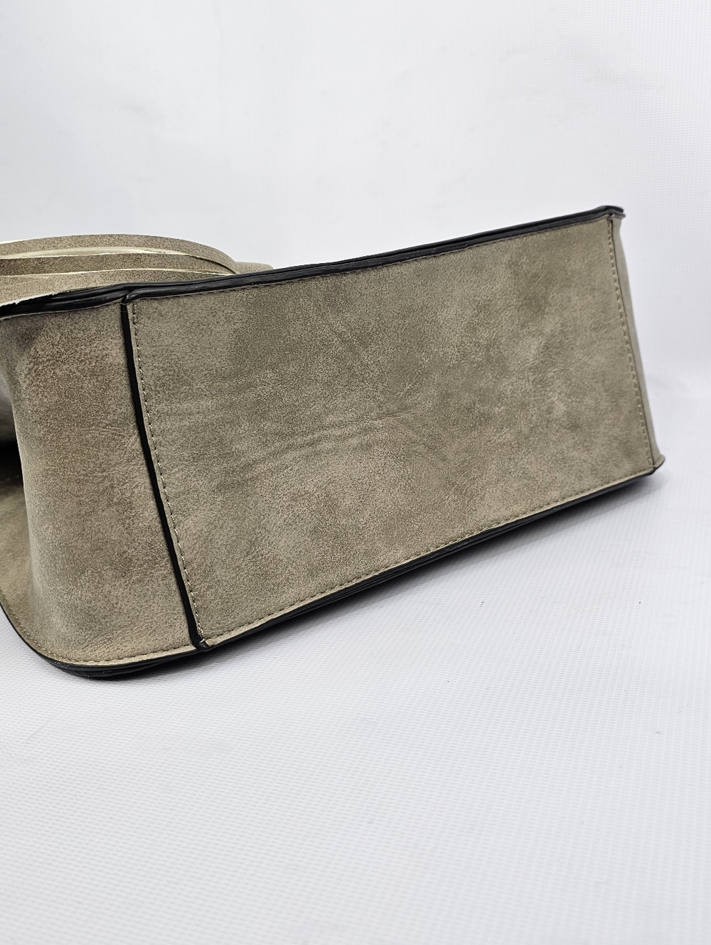 Jen & Co Bailey Vegan Crossbody with Animal Print Guitar Strap Gray - Picture 4 of 11